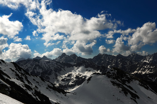 Klasyczny widok na najwyższe szczyty Tatr fot. Lesław Obłój