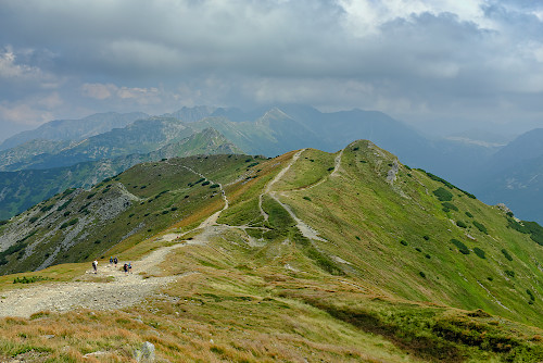 Przełęcz pod Kopą Kondracką - Tatry Wysokie w chmurach - fot. Lesław Obłój